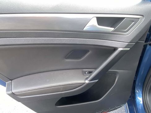 Used 2021 Volkswagen Golf 4-Door image 11