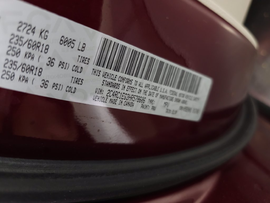 Used 2017 Chrysler Pacifica Touring-L Plus w/ Tire & Wheel Group FWD image 31