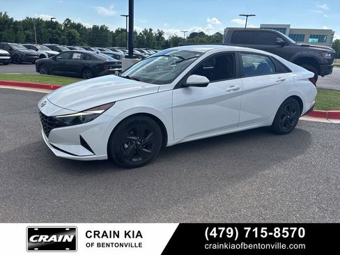 Used 2023 Hyundai Elantra SEL FWD image 2