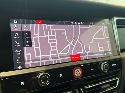 Used 2025 Porsche Macan image 18