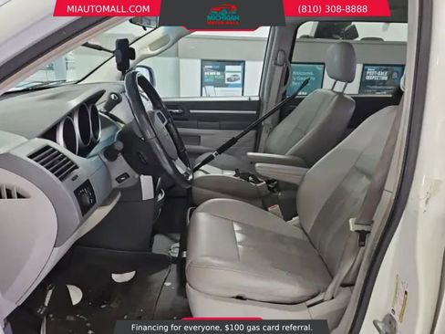 Used 2009 Dodge Grand Caravan SXT image 9