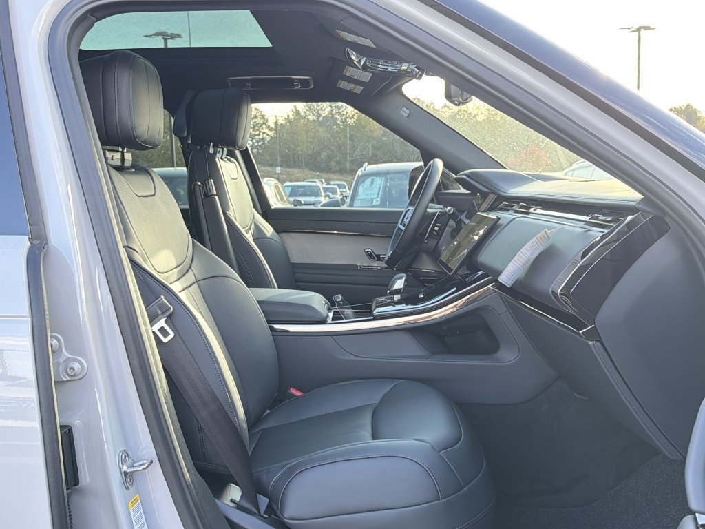 New 2027 Land Rover Range Rover Sport Dynamic SE AWD/4WD image 16
