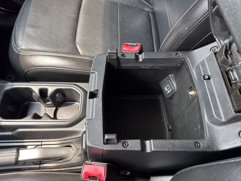 Used 2018 Jeep Wrangler Unlimited Sahara image 43