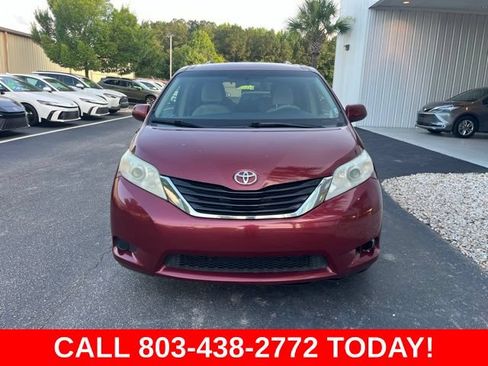 Used 2014 Toyota Sienna LE FWD image 33