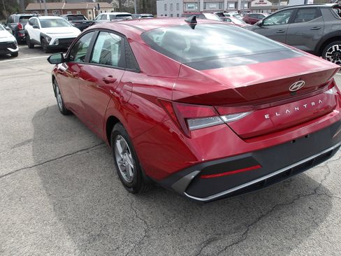 Certified 2025 Hyundai Elantra SE image 5
