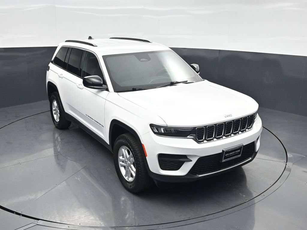 Used 2025 Jeep Grand Cherokee Laredo w/ Luxury Tech Group I AWD/4WD image 35