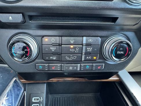 Used 2018 Ford F150 Lariat w/ Equipment Group 502A Luxury AWD/4WD image 19