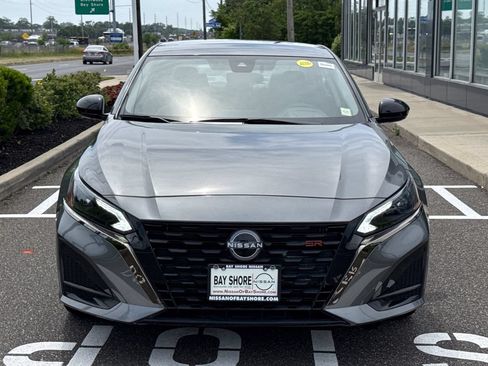 Used 2025 Nissan Altima 2.5 SR FWD image 3