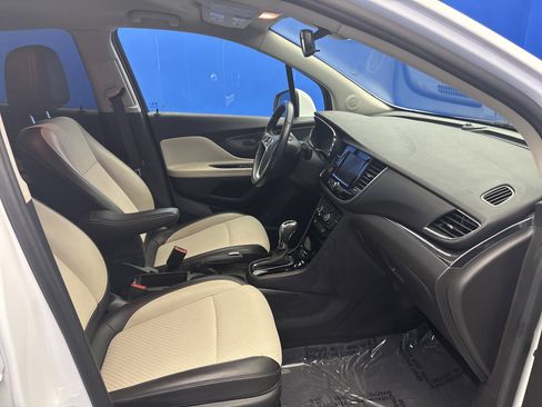 Used 2022 Buick Encore Preferred w/ Safety Package image 24