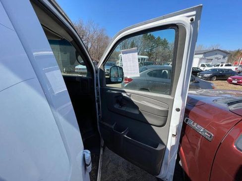 Used 2014 Chevrolet Express 2500 image 29