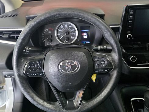 Used 2022 Toyota Corolla LE FWD image 12