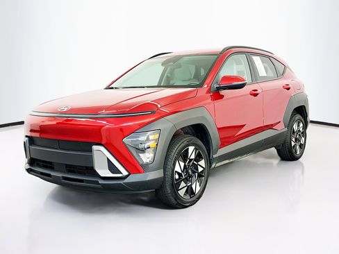 Used 2025 Hyundai Kona SEL image 3