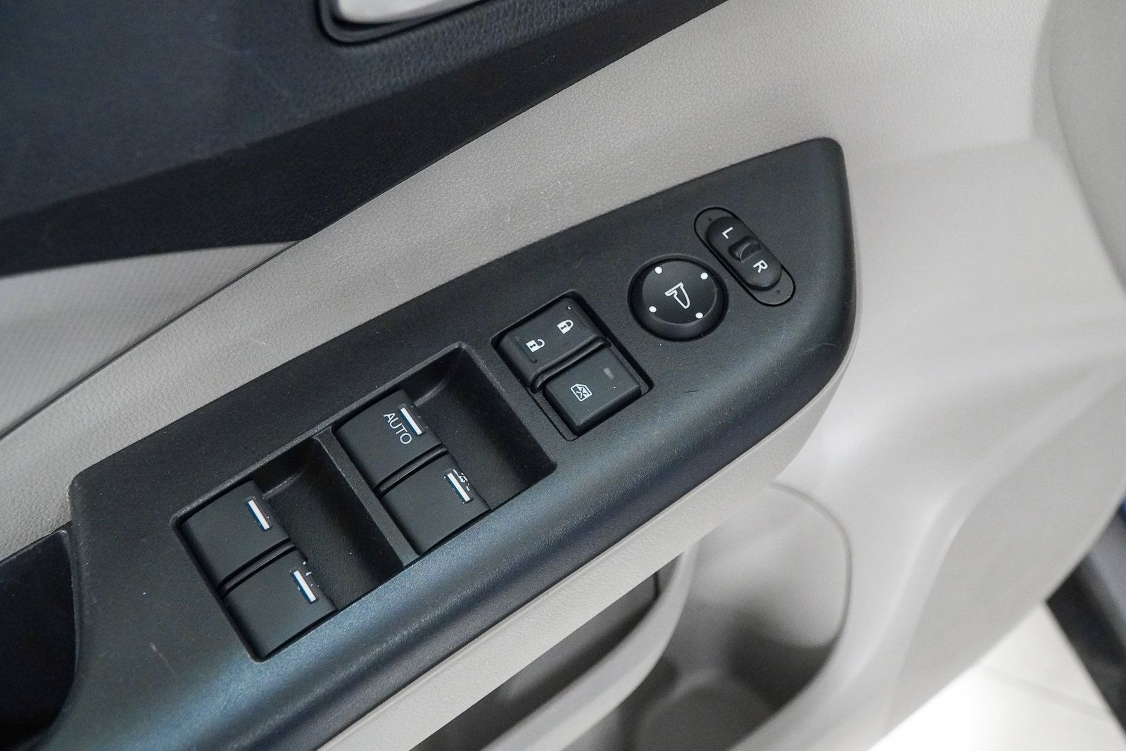 Used 2014 Honda CR-V LX image 18