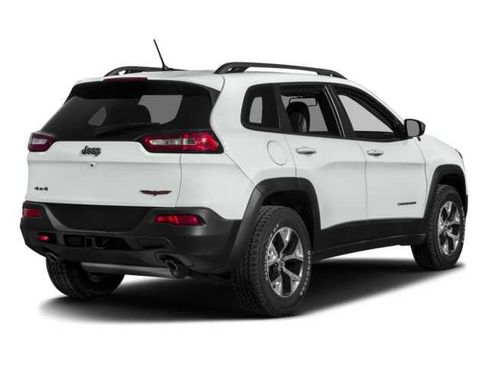 Used 2017 Jeep Cherokee Trailhawk w/ Comfort/Convenience Group image 2