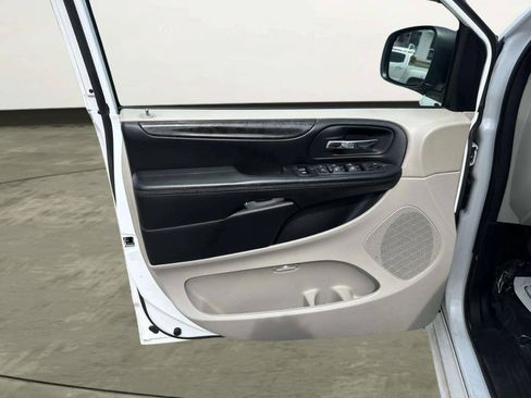 Used 2017 Dodge Grand Caravan SE w/ Power Window Group FWD image 15