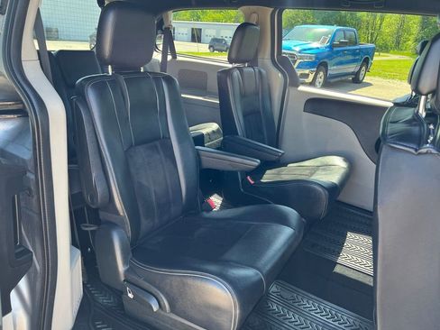 Used 2018 Dodge Grand Caravan SXT FWD image 13