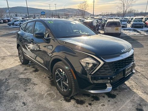 Certified 2023 Kia Sportage LX image 6
