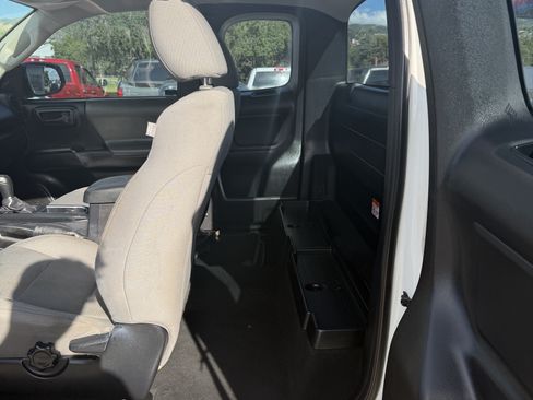 Used 2017 Toyota Tacoma SR RWD image 11