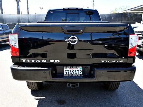 Used 2018 Nissan Titan SV w/ SV Convenience Package AWD/4WD image 6