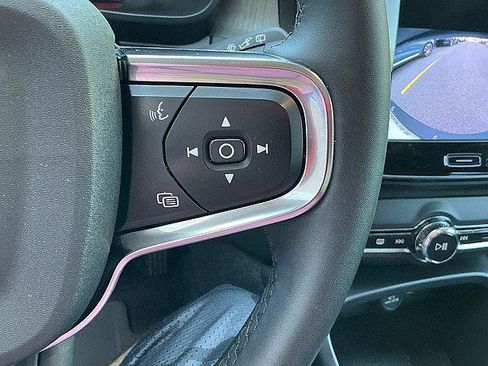 Certified 2023 Volvo XC40 B5 Plus w/ Protection Package Premier AWD/4WD image 28