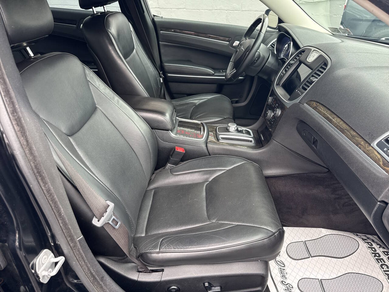 Used 2017 Chrysler 300 C w/ Safetytec Plus Group AWD/4WD image 21