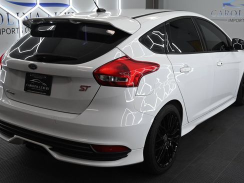Used 2017 Ford Focus ST w/ Equipment Group 401A FWD image 4