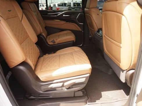 Used 2024 Cadillac Escalade ESV Premium Luxury w/ Performance Package AWD/4WD image 18