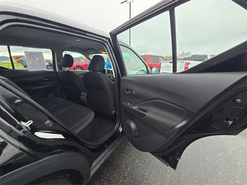 Used 2024 Nissan Kicks SV image 13