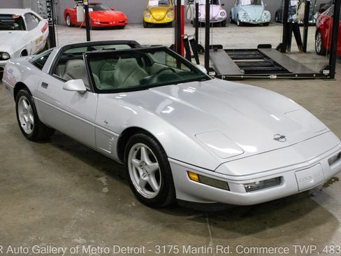 Used 1996 Chevrolet Corvette Coupe RWD image 10
