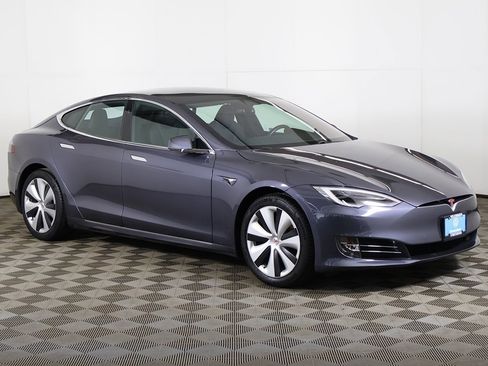 Used 2020 Tesla Model S Long Range image 2