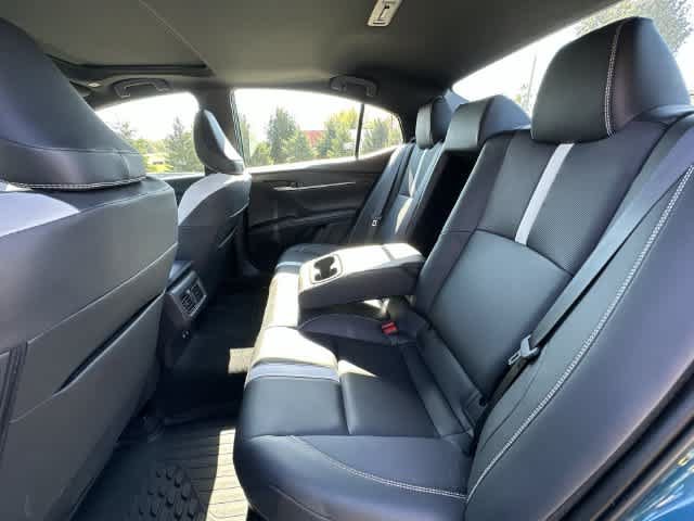 Used 2025 Toyota Camry SE w/ Convenience Package FWD image 19