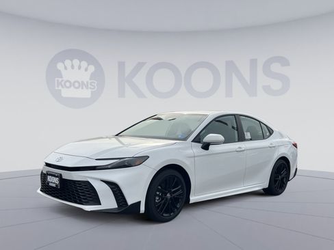 New 2026 Toyota Camry SE image 1