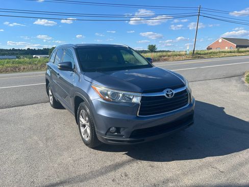 Used 2015 Toyota Highlander XLE AWD/4WD image 3