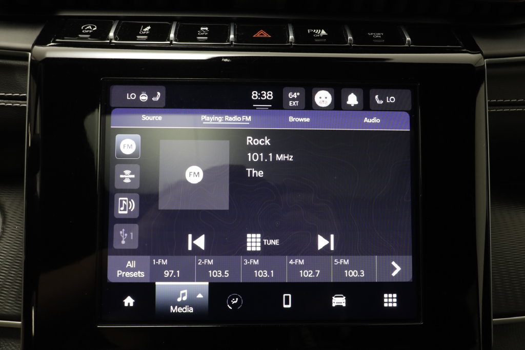 Used 2023 Jeep Grand Cherokee L Altitude AWD/4WD image 9