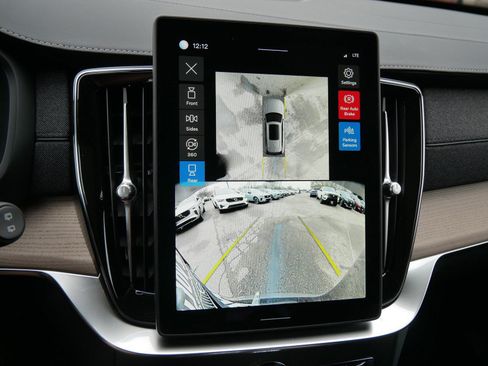 New 2026 Volvo XC90 B6 Plus w/ Protection Package Premier AWD/4WD image 10