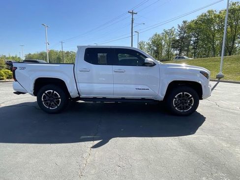 Used 2024 Toyota Tacoma TRD Sport w/ TRD Sport Upgrade Package AWD/4WD image 5