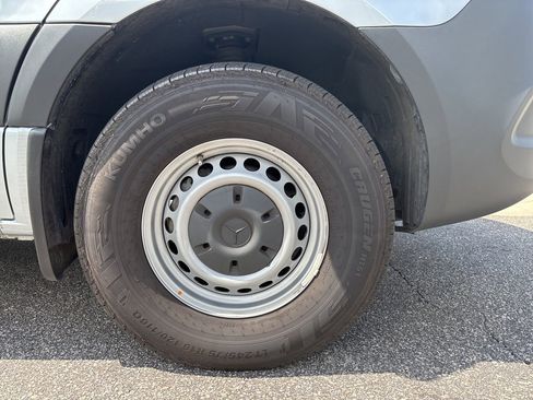 Used 2025 Mercedes-Benz Sprinter 2500 image 10