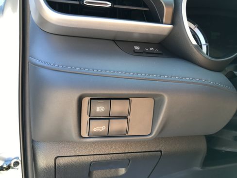 Certified 2022 Toyota Highlander XLE AWD/4WD image 17