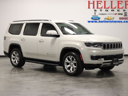Used 2022 Jeep Wagoneer Series II RWD image 1