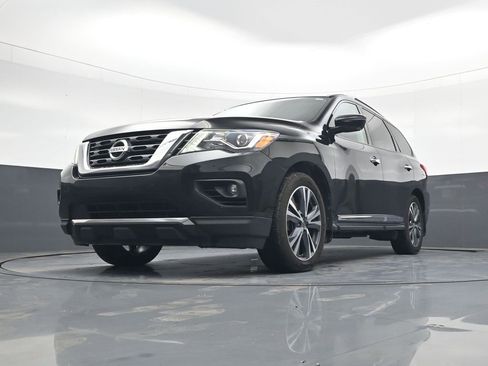 Used 2019 Nissan Pathfinder Platinum image 17