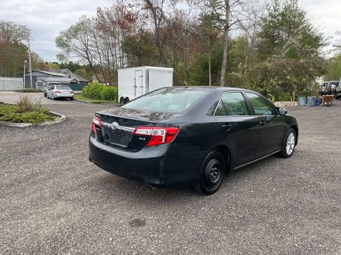 Used 2014 Toyota Camry XLE w/ Leather Package FWD image 5