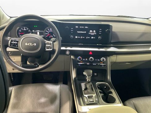 Used 2024 Kia Carnival LX image 10