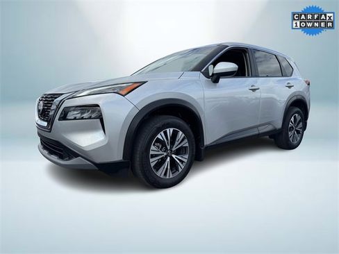 Used 2023 Nissan Rogue SV image 2