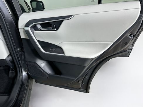 Used 2025 Toyota RAV4 XLE Premium image 30