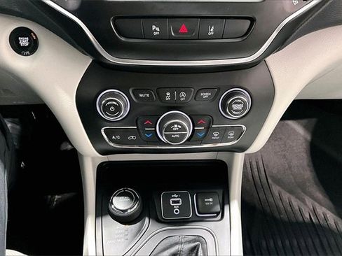 Used 2021 Jeep Cherokee Latitude Lux w/ Sun & Sound Group image 16