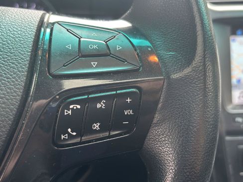 Used 2017 Ford Explorer XLT w/ Equipment Group 202A AWD/4WD image 8