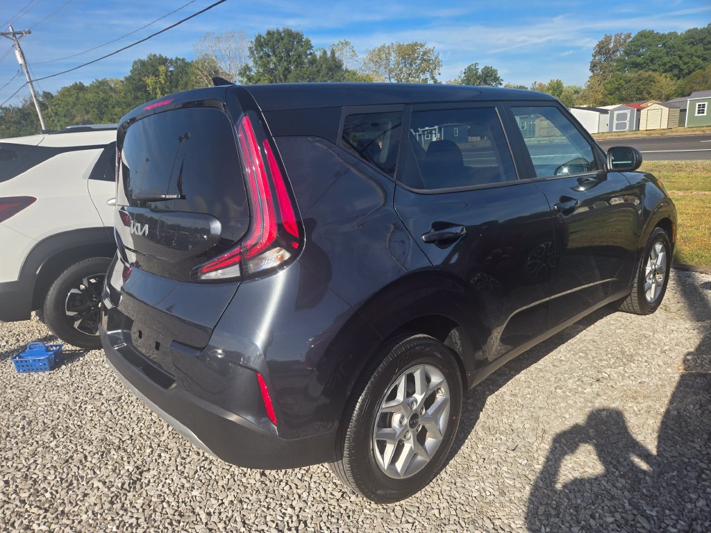 Used 2025 Kia Soul LX w/ LX Technology Package FWD image 4