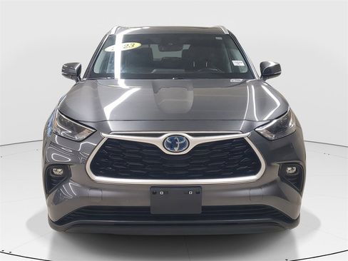 Certified 2023 Toyota Highlander XLE image 2