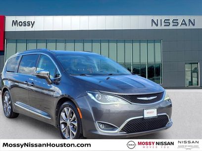 Used 2018 Chrysler Pacifica Limited w/ Tire & Wheel Group