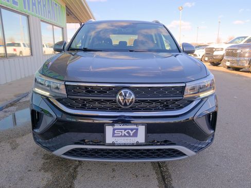 Used 2024 Volkswagen Taos SE image 14